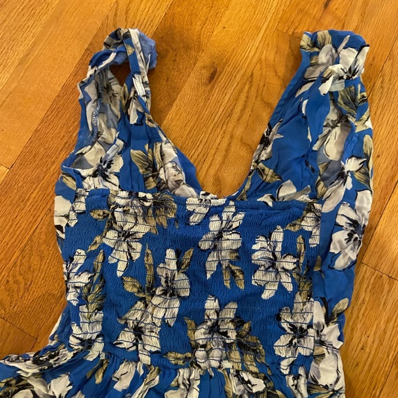 Small Hollister Summer dress - Picture 3 of 4